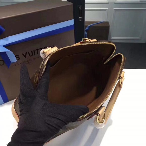 LOUIS VUITTON BAG - Picture 2 of 6